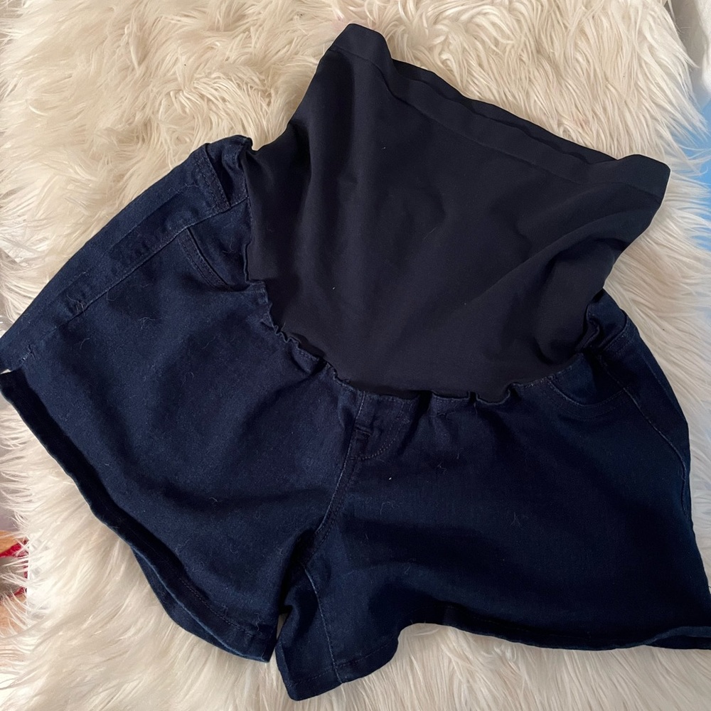 Evermore maternity jean shorts, size XL.